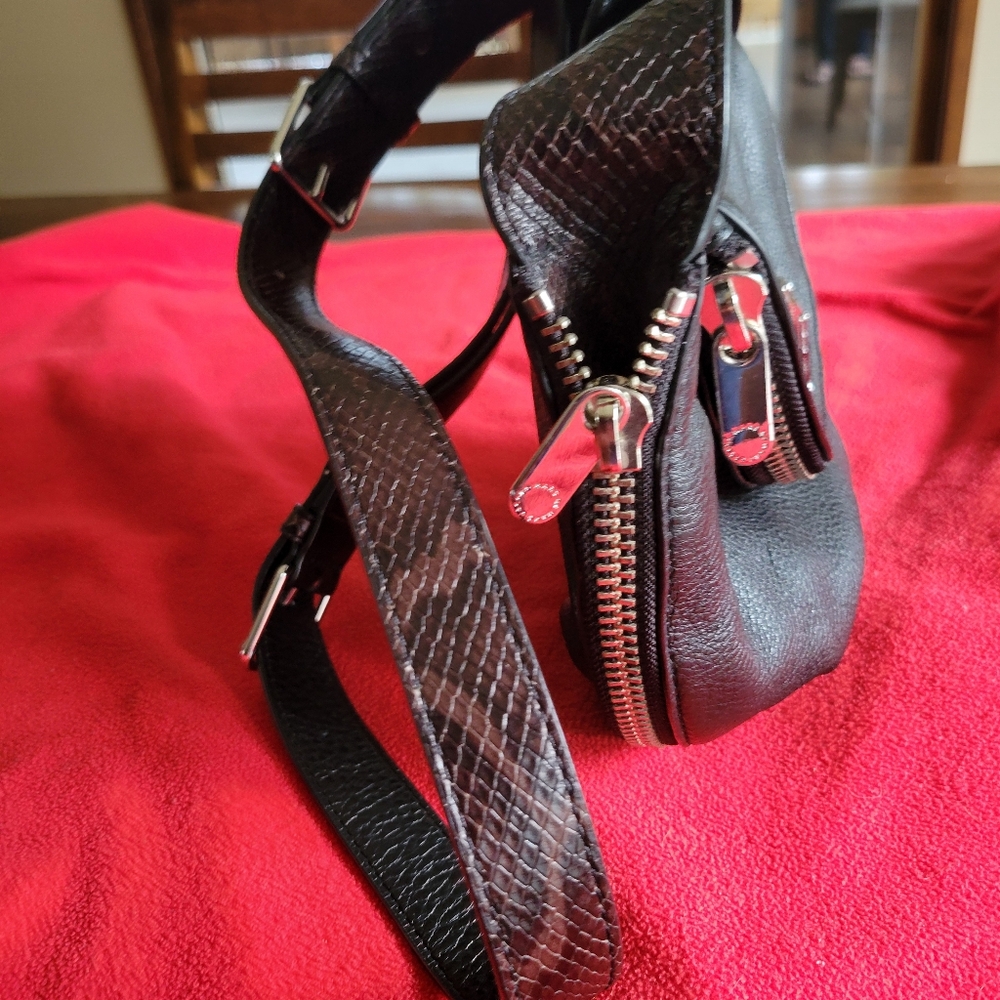 Marc by Marc Jacobs black leather shoulder/crossbody - Picture 7 of 13